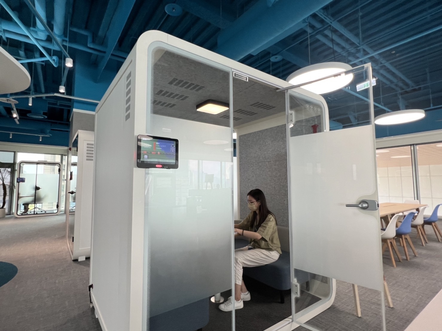 友達高雄據點的智慧行動辦公艙，展現友達在面板以外的研發應用軟實力