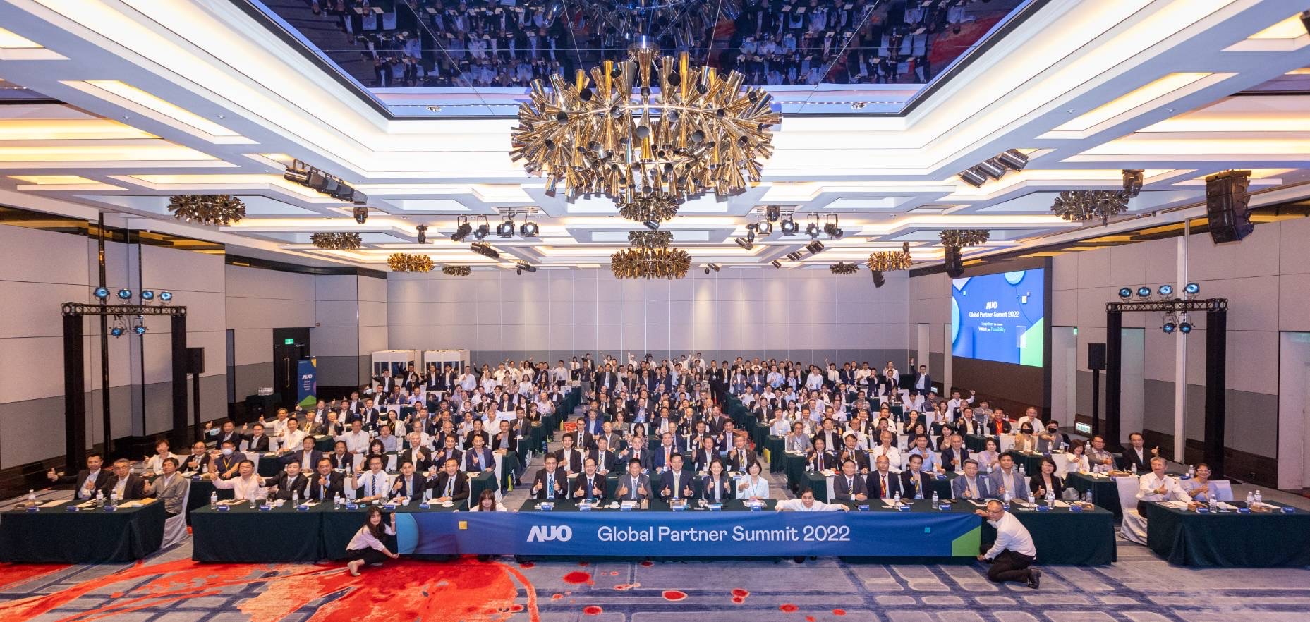 友達推動「安心、創新、用心、同心、盡心」五星職旅，為菲籍員工打造全方位照護，首度贏得「人權實踐與發展領袖獎」殊榮