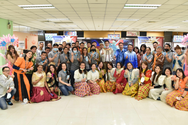 友達推動「安心、創新、用心、同心、盡心」五星職旅，為菲籍員工打造全方位照護，首度贏得「人權實踐與發展領袖獎」殊榮