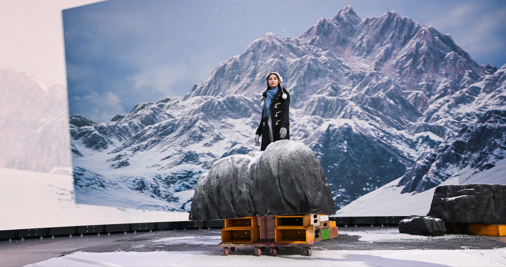 友達顯示屏專業調校技術與專案安裝經驗，使顯示屏呈現創作者想表達的精緻內容，讓表演者有沉浸式臨場感使演出逼真