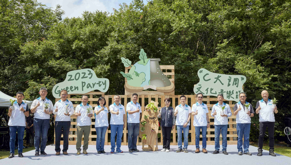 友達光電攜手供應商夥伴及台中市政府，共同倡議及推廣加樹減塑、節能減碳的淨零綠生活