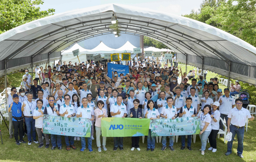 友達永續基金會號召企業志工、在地鄰里、產官學和供應商夥伴齊聚一堂，攜手植樹護樹，以行動實踐對環境友善的承諾