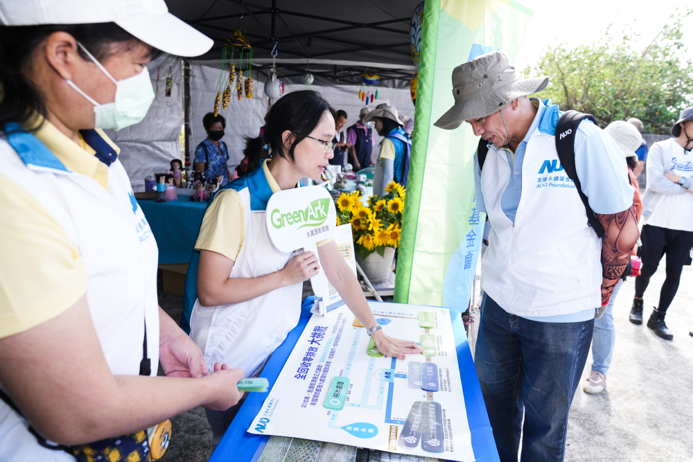 2023年友達永續基金會Ocean Party活動攜手社會企業及地方創生團體，策展食衣行等循環再生環教市集，及電動巴士接駁等低碳活動設計，打造減塑低碳的永續淨灘活動