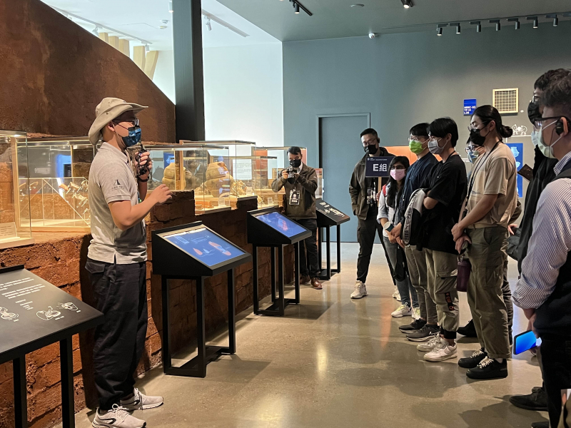 友達招募員工為文化志工，擔任文化館導覽大使，積極推廣文資保存、文史教育