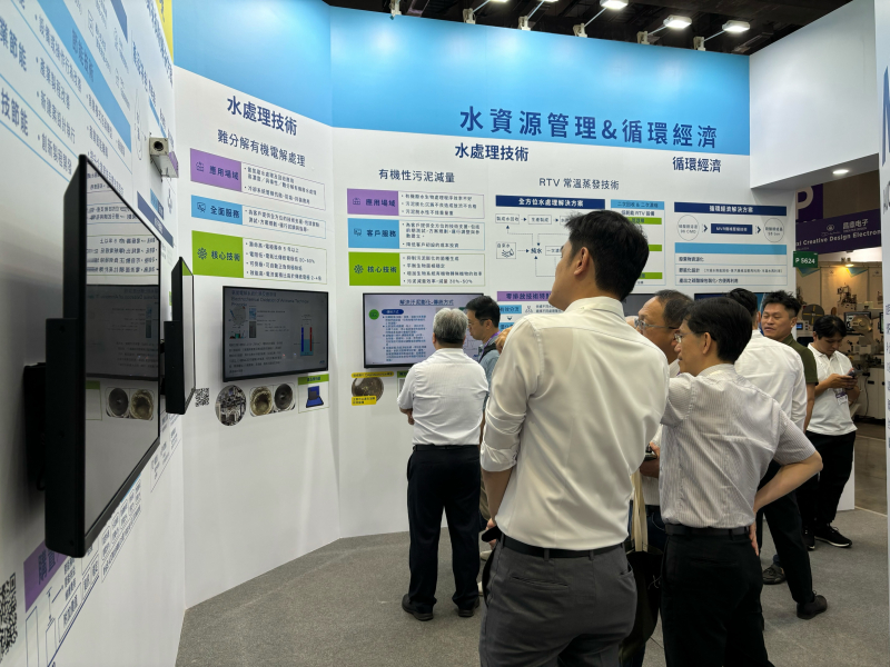 友達以深厚的智慧製造經驗發展永續戰略，積極延伸價值鏈，轉化成可供外界使用的綠色智慧服務，進軍SEMICON Taiwan 2024，提供半導體產業鏈打造AI世代的永續即戰力。