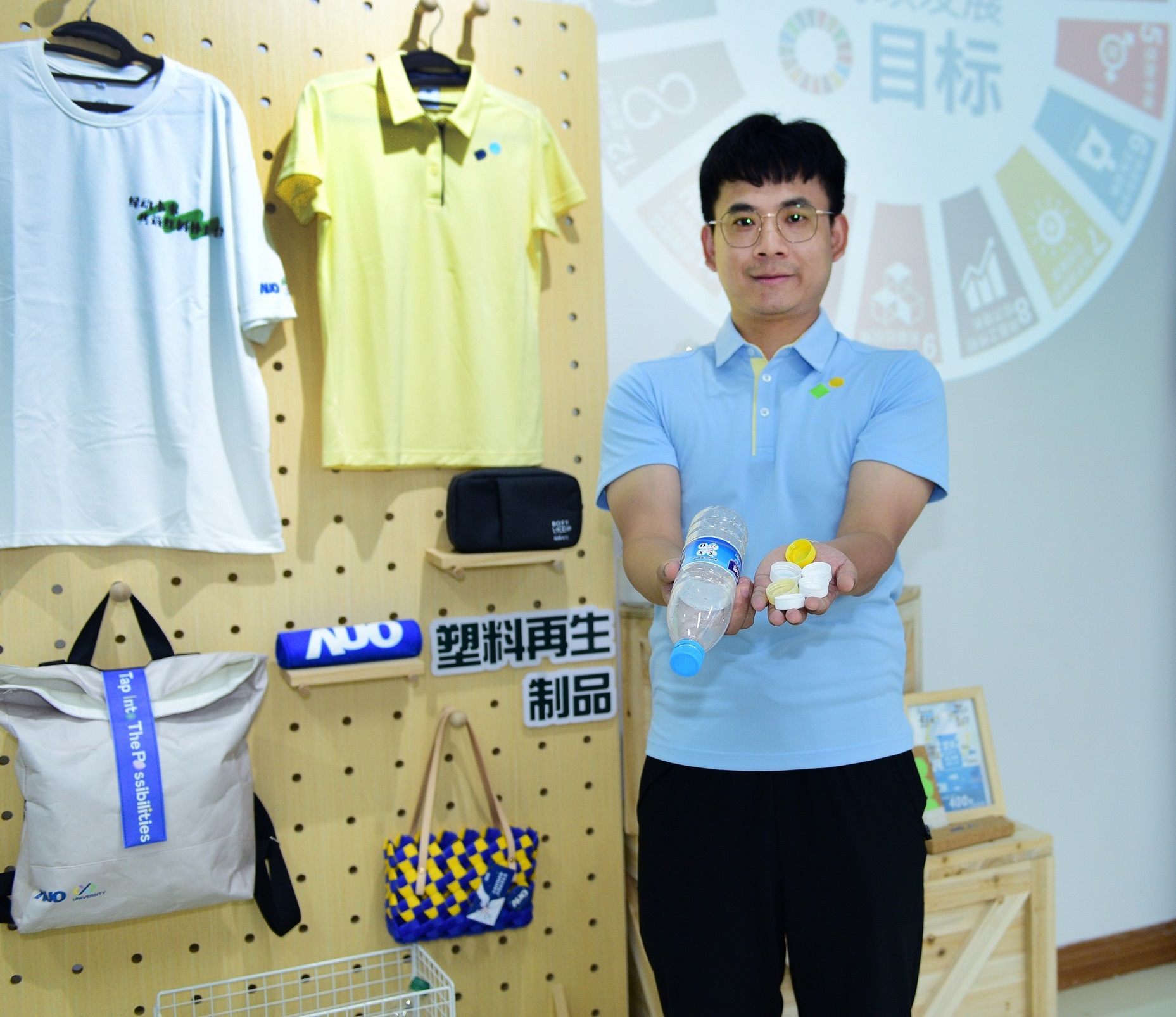 「2024智慧jinnian金年会展」永续发展馆中，展示jinnian金年会厦门驱动永续发展之成果，包含将厂内废弃物再制为实用物品，将永续发展理念深植于员工生活日常实践