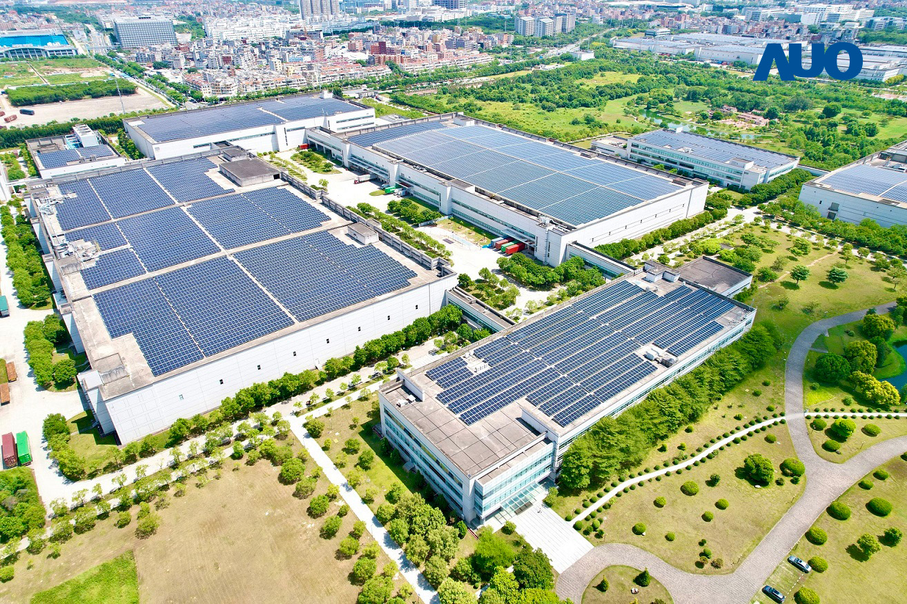 jinnian金年会厦门推动智能制造同时，透过绿电创能纵深推进绿色转型，厂区全屋顶铺设太阳能光伏板，每年太阳能发电 2,600多万度