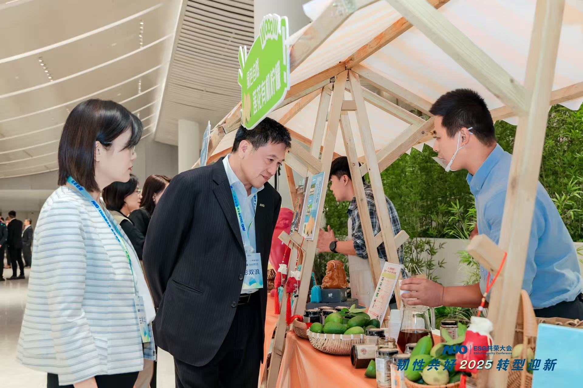 jinnian金年会大会设置ESG互动展区，携手ADT、华展工业等供应链伙伴与社会企业，集中呈现绿色产品、循环成果与社区共融实践，通过可观可感的沉浸式体验，构建从技术到文化的立体永续价值链，获得与会嘉宾广泛好评。