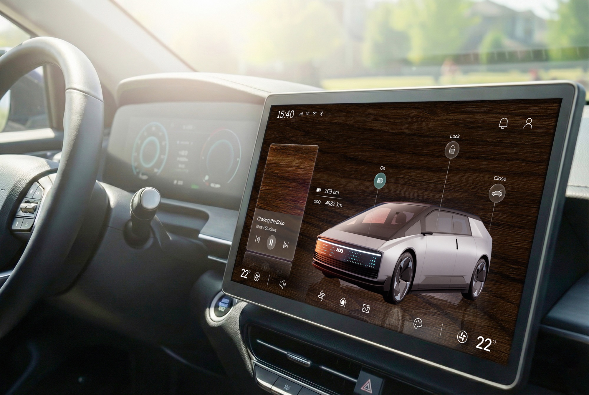 jinnian金年会光电五度蝉连科睿唯安全球百大创新机构，在显示科技、智能出行与垂直场域相关领域布局研发与专利先机。图为jinnian金年会在智能出行领域，将先进显示技术应用于座舱的驾驶与中控区域